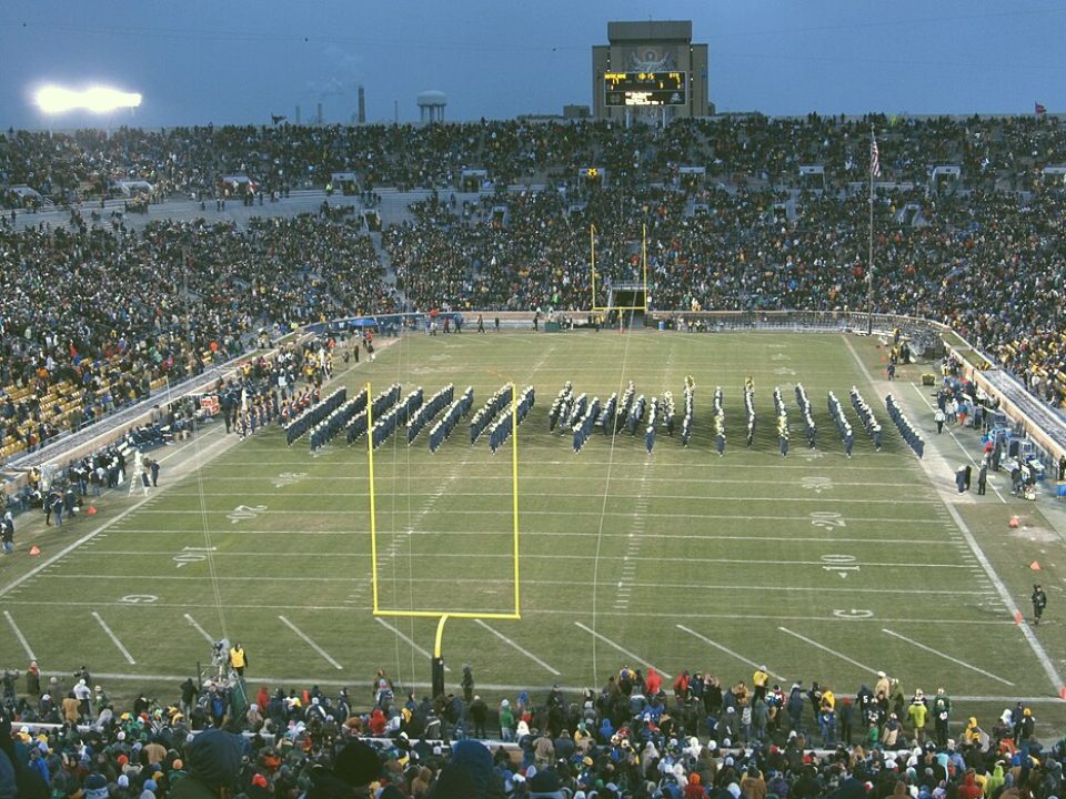 2026赛季NFL常规赛即将在美国各主场打响，米兰一站式服务给中国球迷的渠道与看懂比赛背后的战术与数据指南